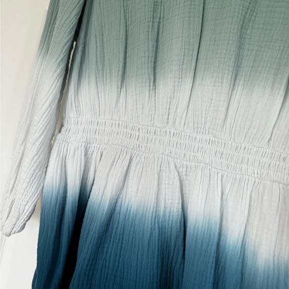 Universal Threads Dress - Picture 2 of 5